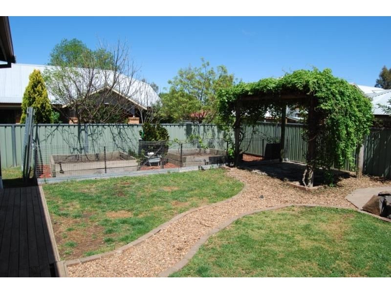 99 Autumn Street, Orange NSW 2800