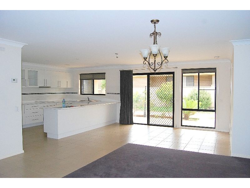 6 Romano Drive, Orange NSW 2800