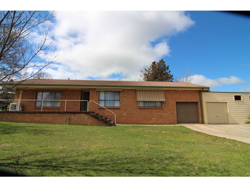 8 Anzac Place, Orange NSW 2800