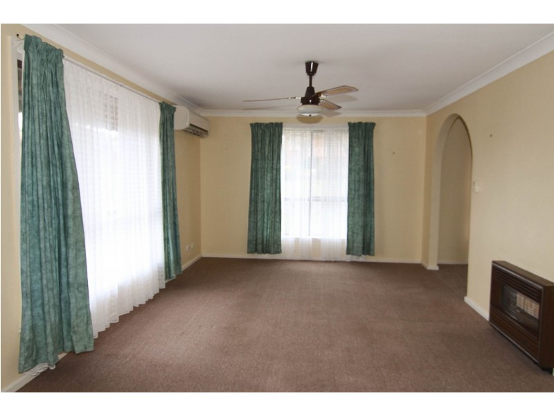 8 Anzac Place, Orange NSW 2800