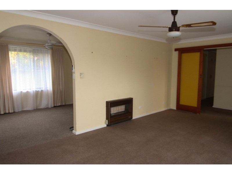 8 Anzac Place, Orange NSW 2800