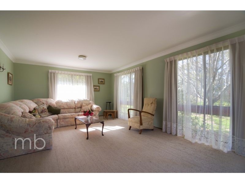 37 Witton Place, Orange NSW 2800