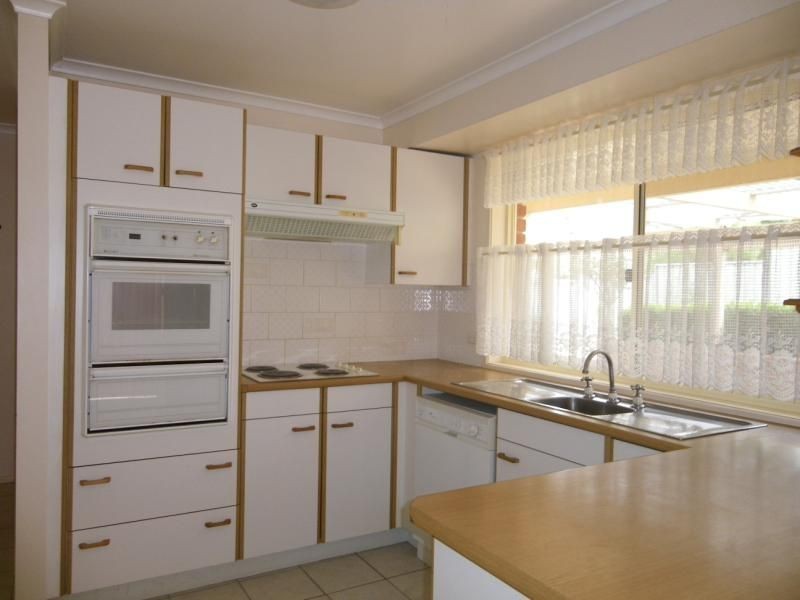 1 Samuel Close, Orange NSW 2800
