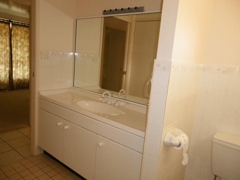 1 Samuel Close, Orange NSW 2800