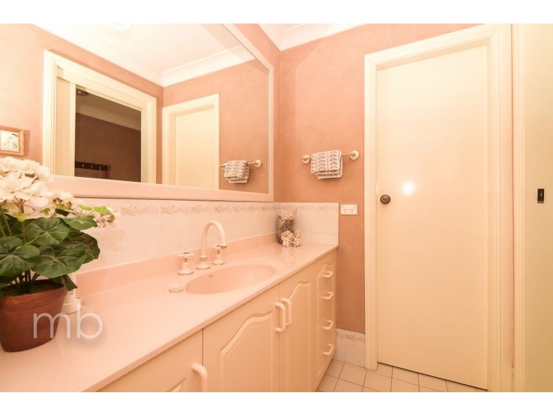 2 Georgian Place, Orange NSW 2800