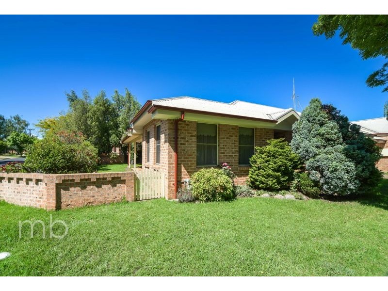 2/32 Warrendine Street, Orange NSW 2800