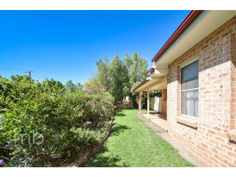 2/32 Warrendine Street, Orange NSW 2800