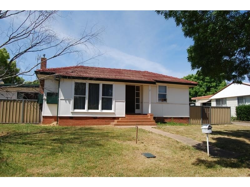 7 Chestnut Avenue, Orange NSW 2800