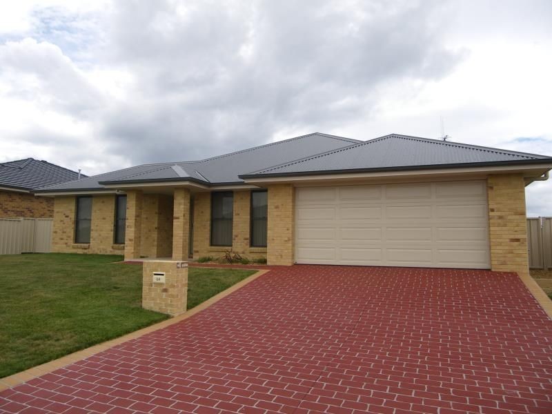 64 Diamond Drive, Orange NSW 2800
