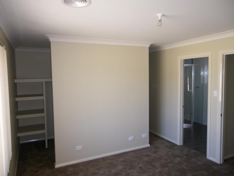 64 Diamond Drive, Orange NSW 2800