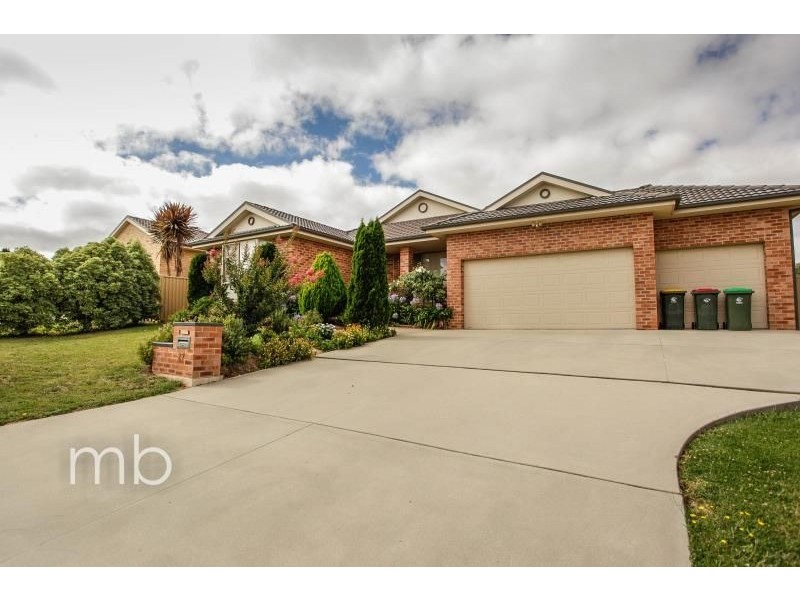 27 Bert Whiteley Place, Orange NSW 2800