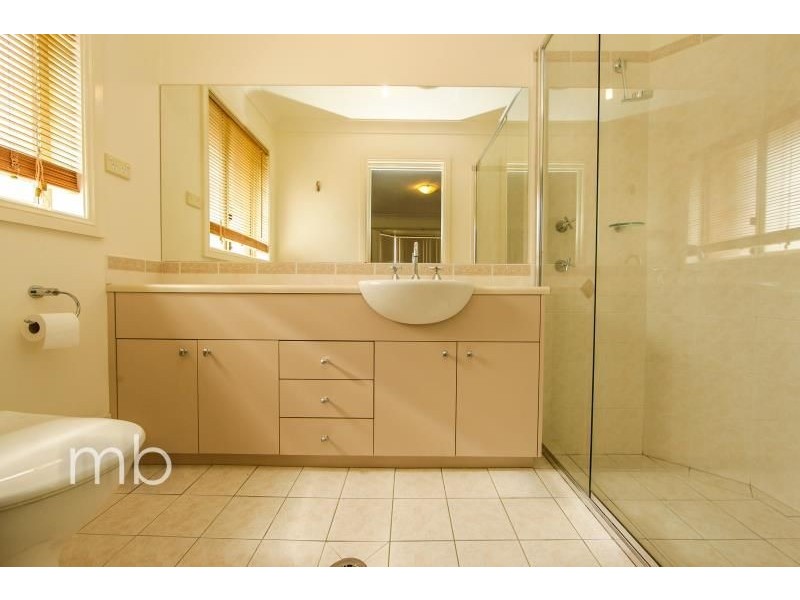 27 Bert Whiteley Place, Orange NSW 2800