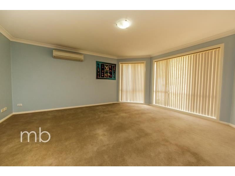 27 Bert Whiteley Place, Orange NSW 2800