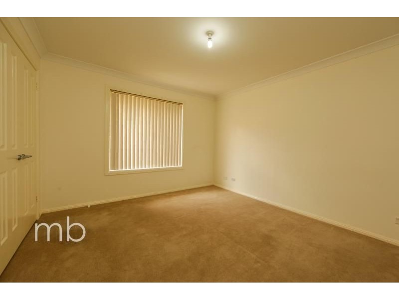 27 Bert Whiteley Place, Orange NSW 2800