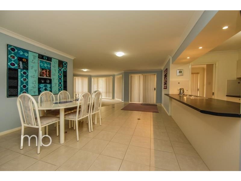 27 Bert Whiteley Place, Orange NSW 2800