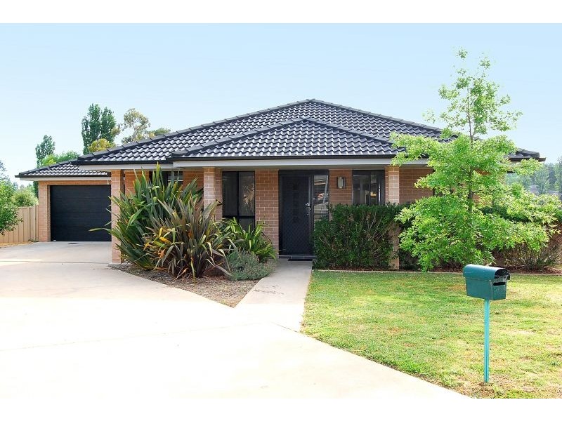 6 Burrows Court, Orange NSW 2800
