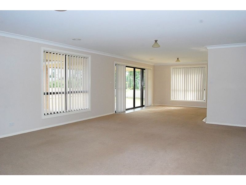 6 Burrows Court, Orange NSW 2800