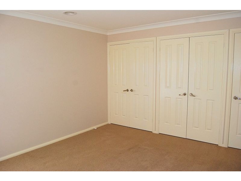 6 Burrows Court, Orange NSW 2800