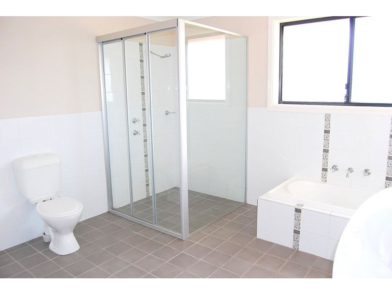 6 Burrows Court, Orange NSW 2800