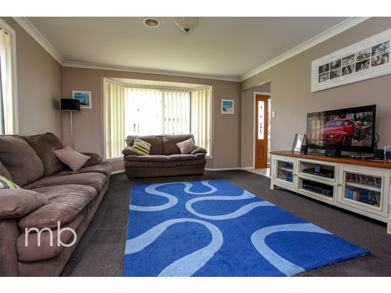 17 Booth Cresent, Orange NSW 2800