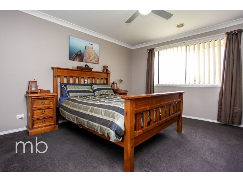 17 Booth Cresent, Orange NSW 2800