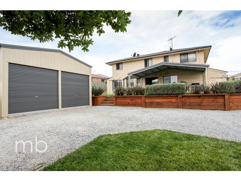 17 Booth Cresent, Orange NSW 2800