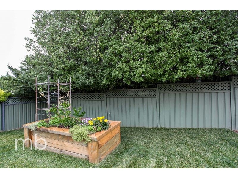 17 Booth Cresent, Orange NSW 2800