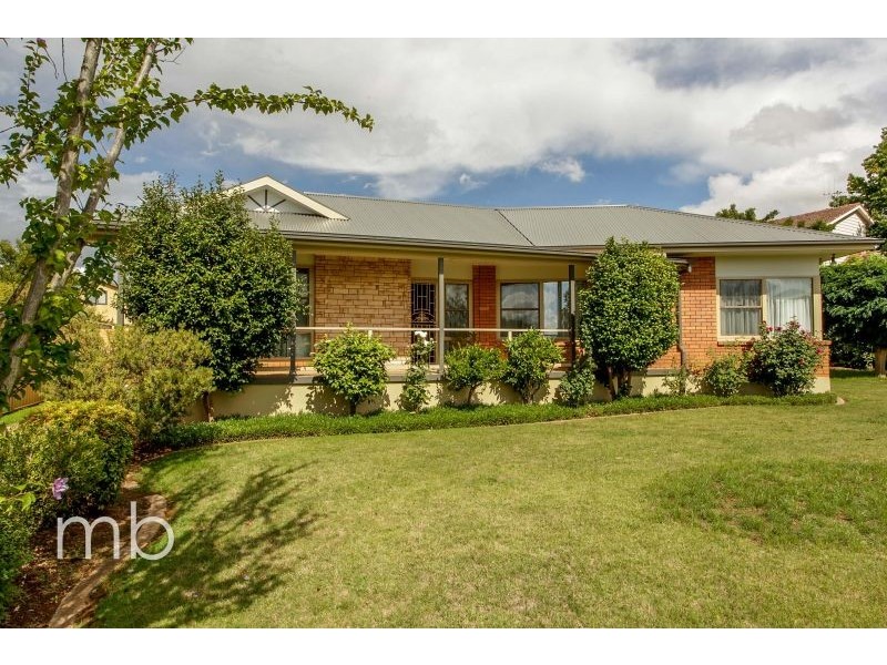 2 Pirinari Place, Orange NSW 2800