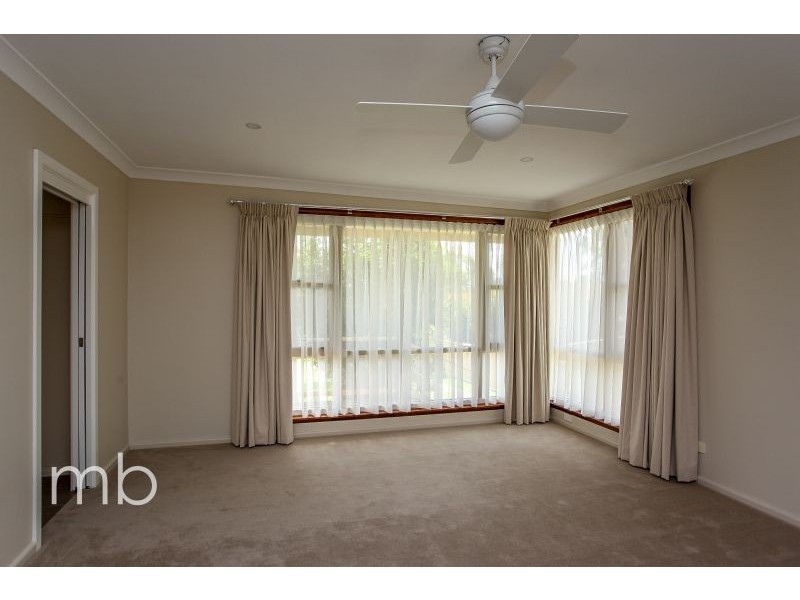 2 Pirinari Place, Orange NSW 2800