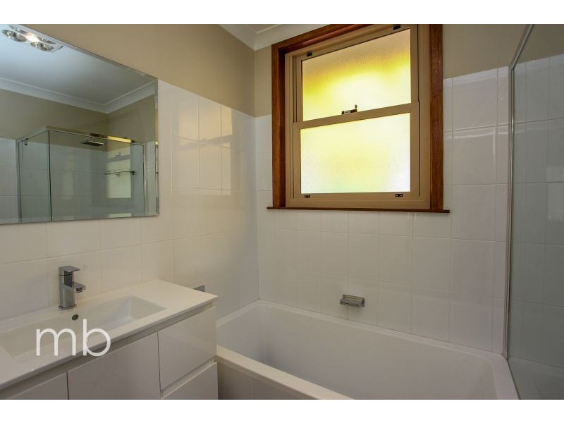 2 Pirinari Place, Orange NSW 2800