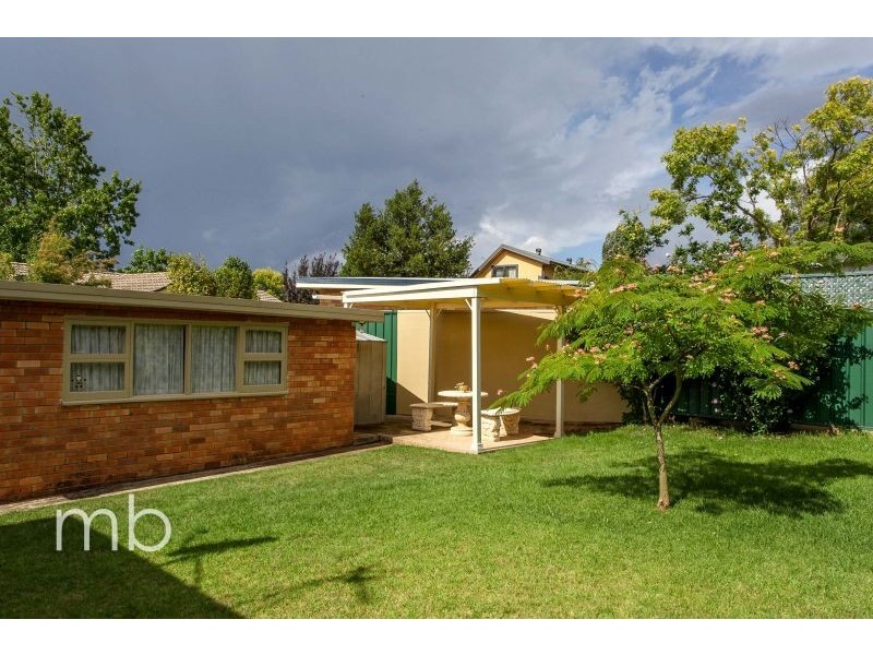 2 Pirinari Place, Orange NSW 2800
