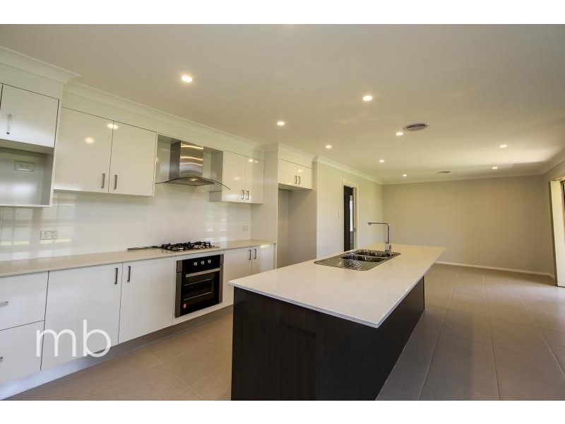 69 Glasson Drive, Orange NSW 2800