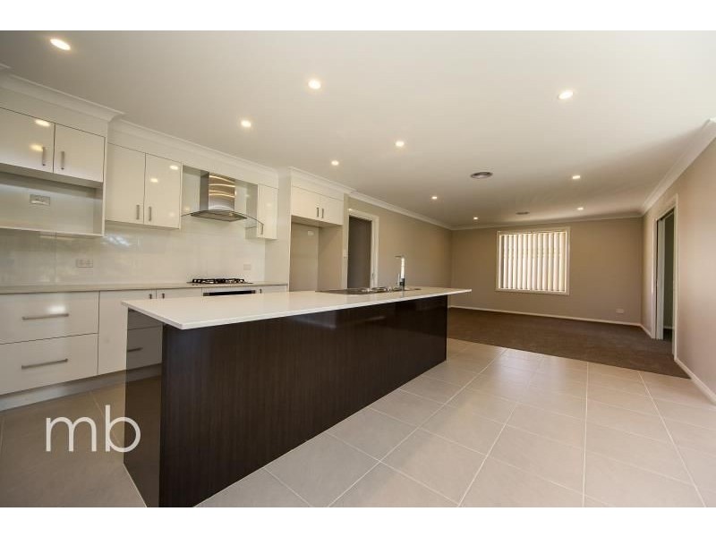 71 Glasson Drive, Orange NSW 2800