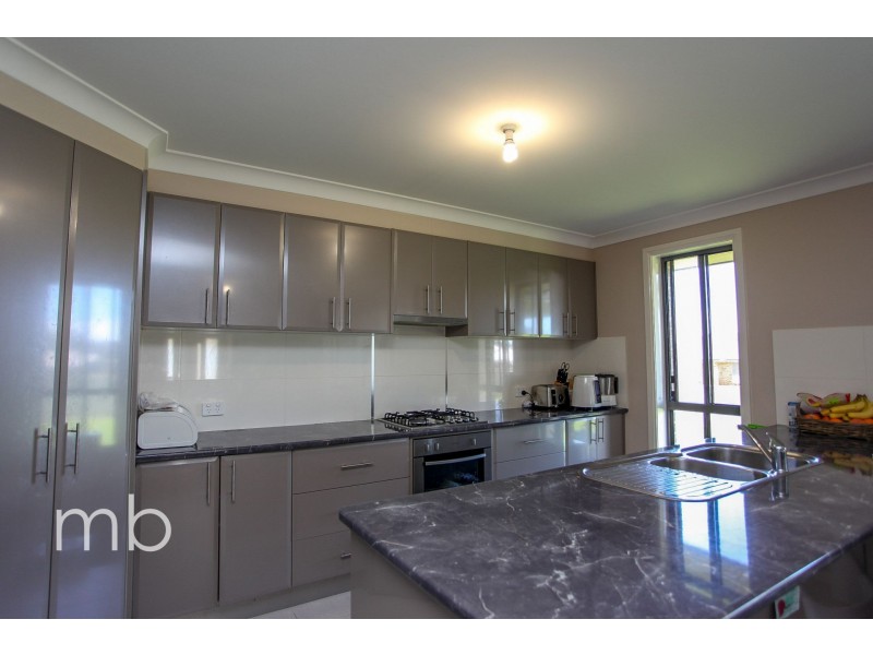 33 Robinson Court, Orange NSW 2800