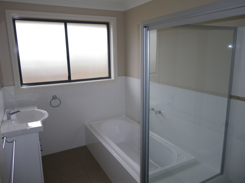 33 Robinson Court, Orange NSW 2800