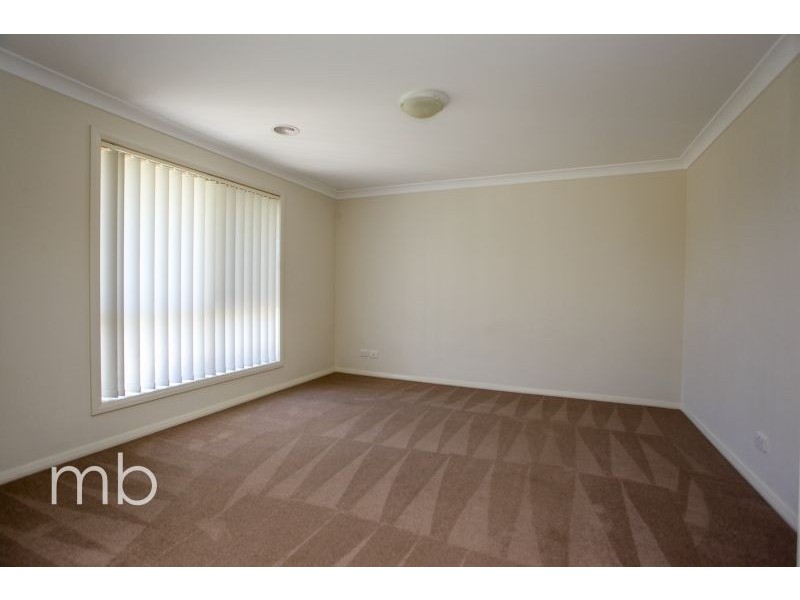 8 Agate Street, Orange NSW 2800