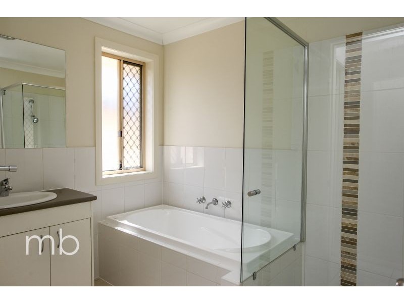 8 Agate Street, Orange NSW 2800