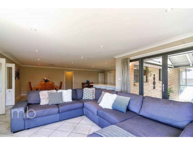 18 Jonathon Road, Orange NSW 2800