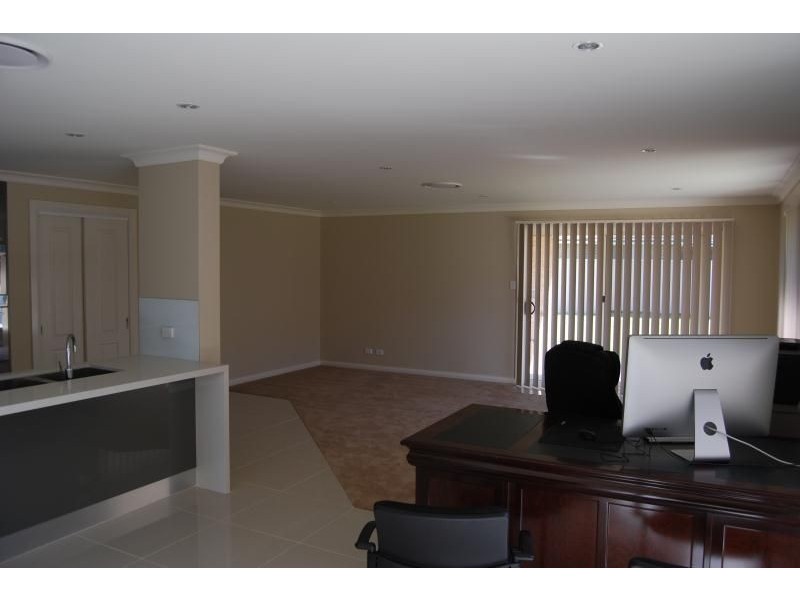 37 Diamond Drive, Orange NSW 2800