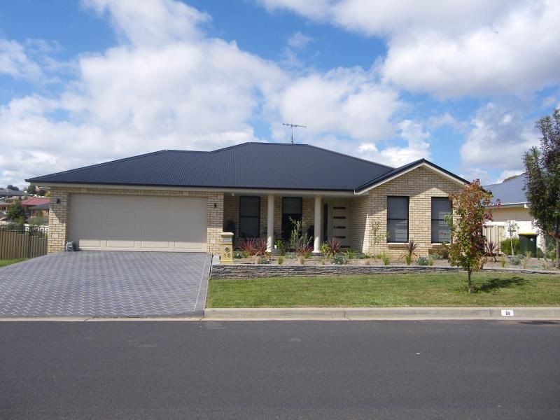 18 Majestic Way, Orange NSW 2800