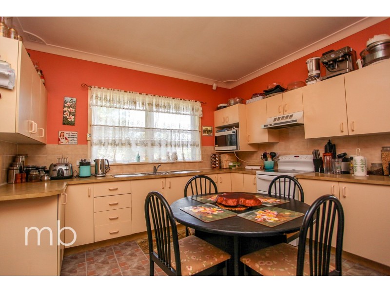 42 Cox Avenue, Orange NSW 2800