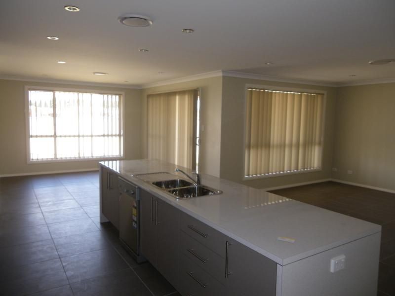 43 Diamond Drive, Orange NSW 2800