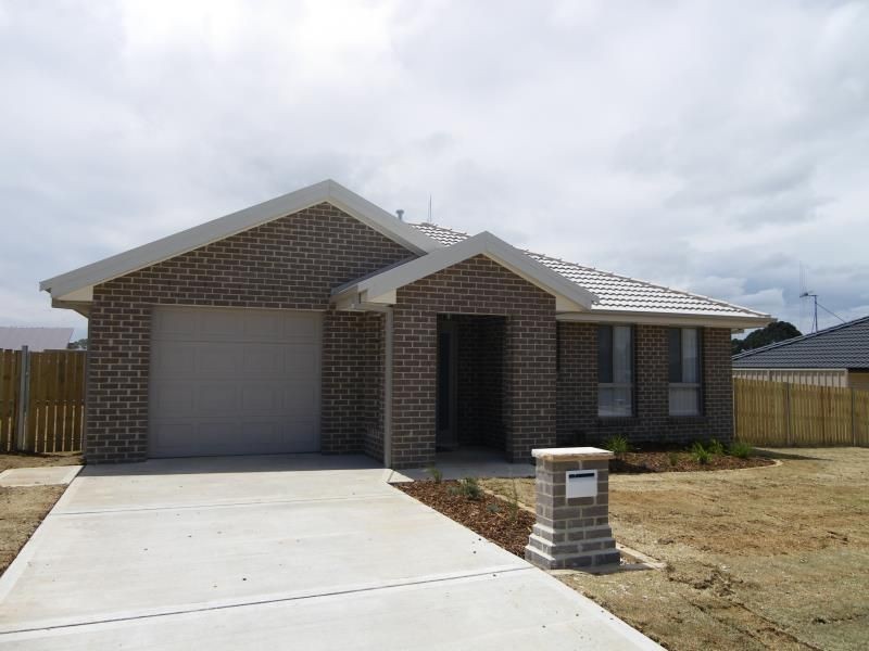 2 Palermo Street, Orange NSW 2800