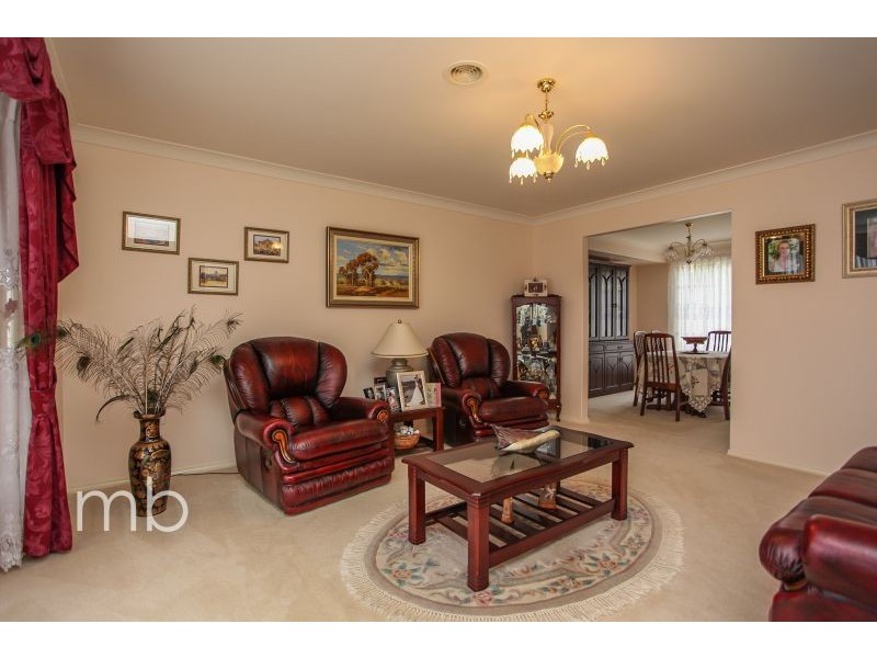 7 Booth Crescent, Orange NSW 2800