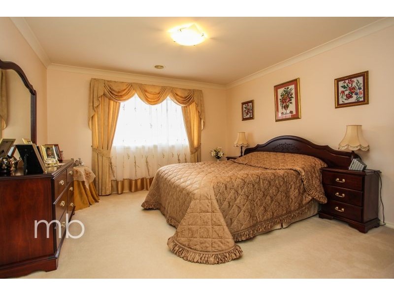 7 Booth Crescent, Orange NSW 2800