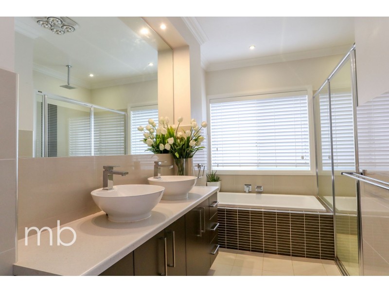 1 Rossetto Close, Orange NSW 2800