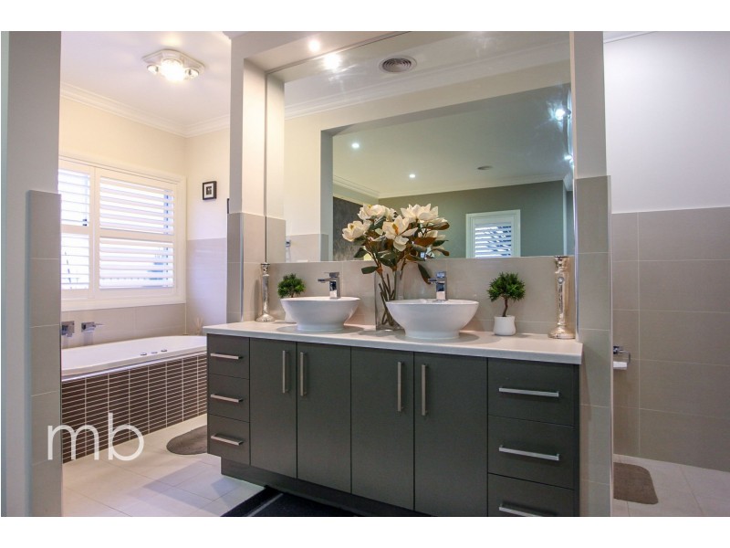 1 Rossetto Close, Orange NSW 2800