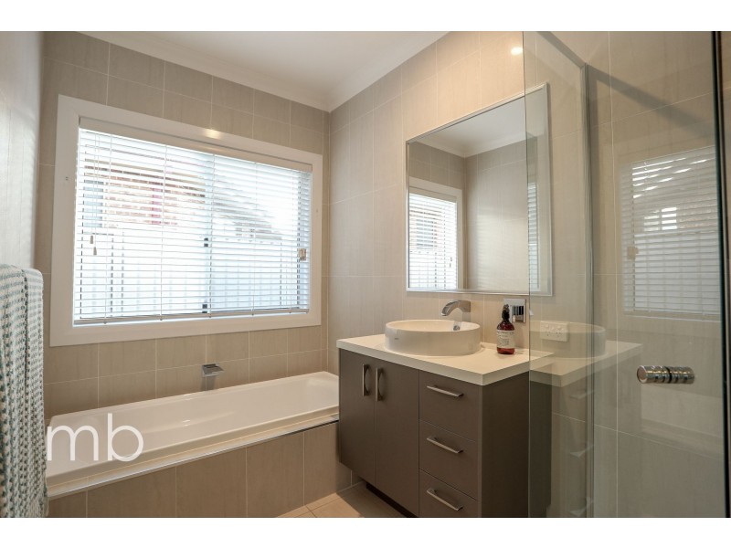 10 Collins Way, Orange NSW 2800