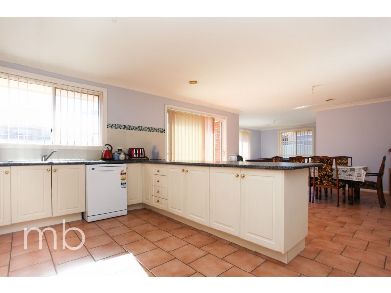 6 Magnolia Way, Orange NSW 2800