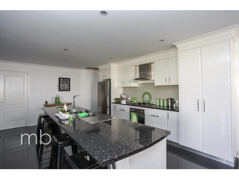 9 Molloy Drive, Orange NSW 2800